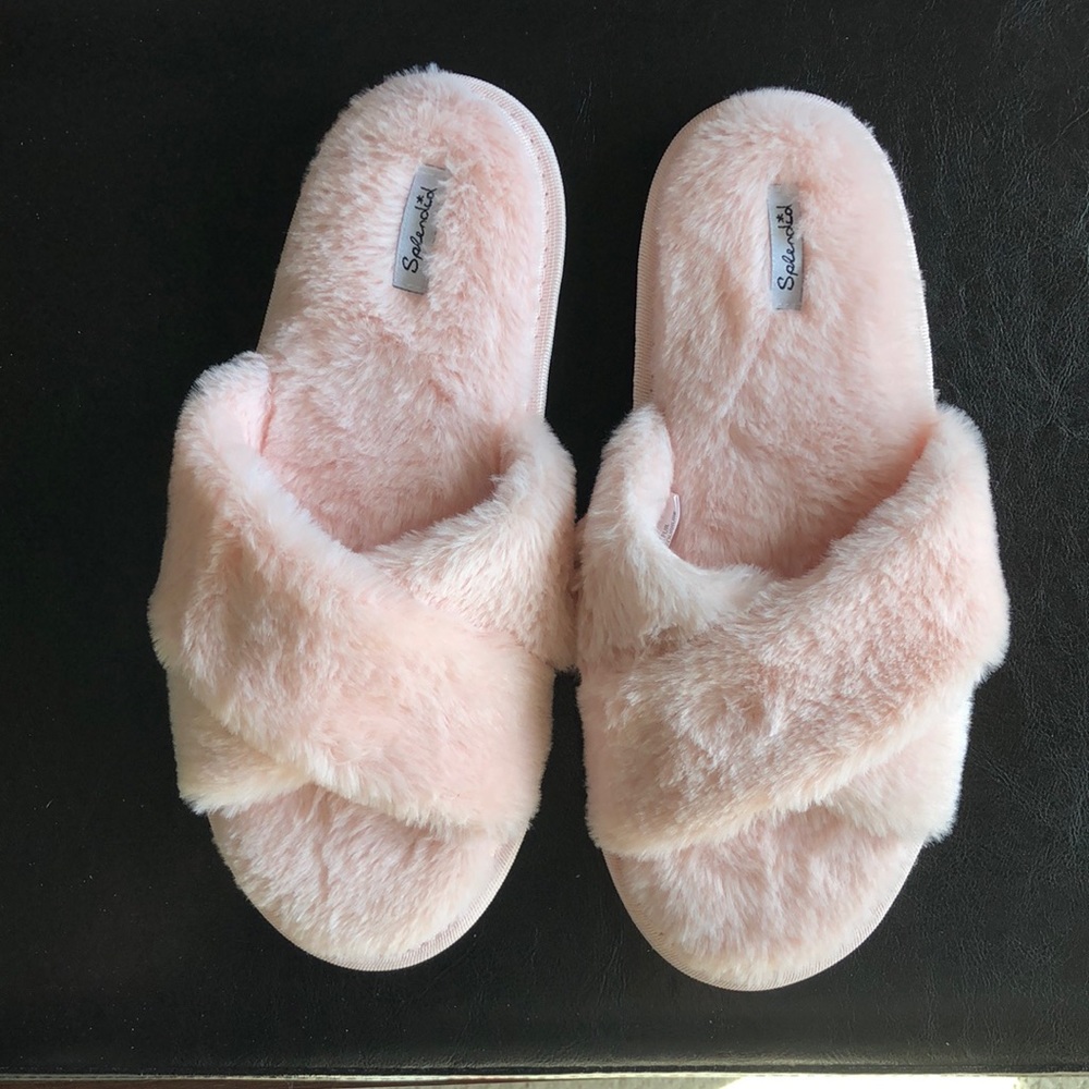 Splendid fuzzy pink slippers. Brand new.